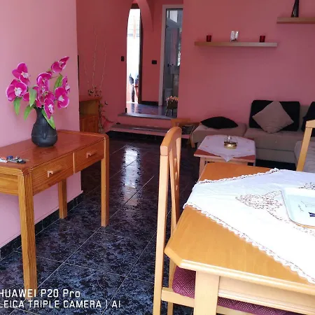 Nice 2 In San Eugenio Apartmán